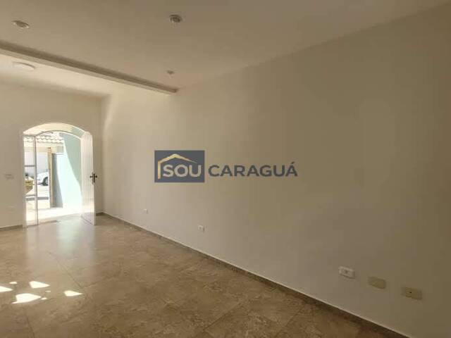 Casa para Venda em Caraguatatuba - 2